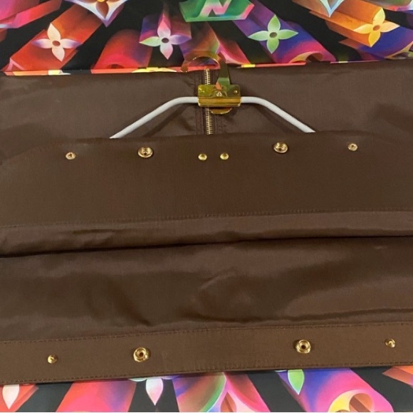 Authentic Louis Vuitton garment cover bag with 1 hanger in new condition. - Picture 3 of 5